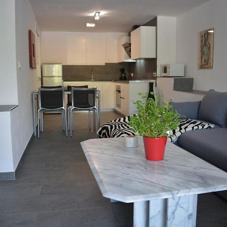 Lovely Bungalow For Four Close To Beach And City In 또레비에하 외부 사진