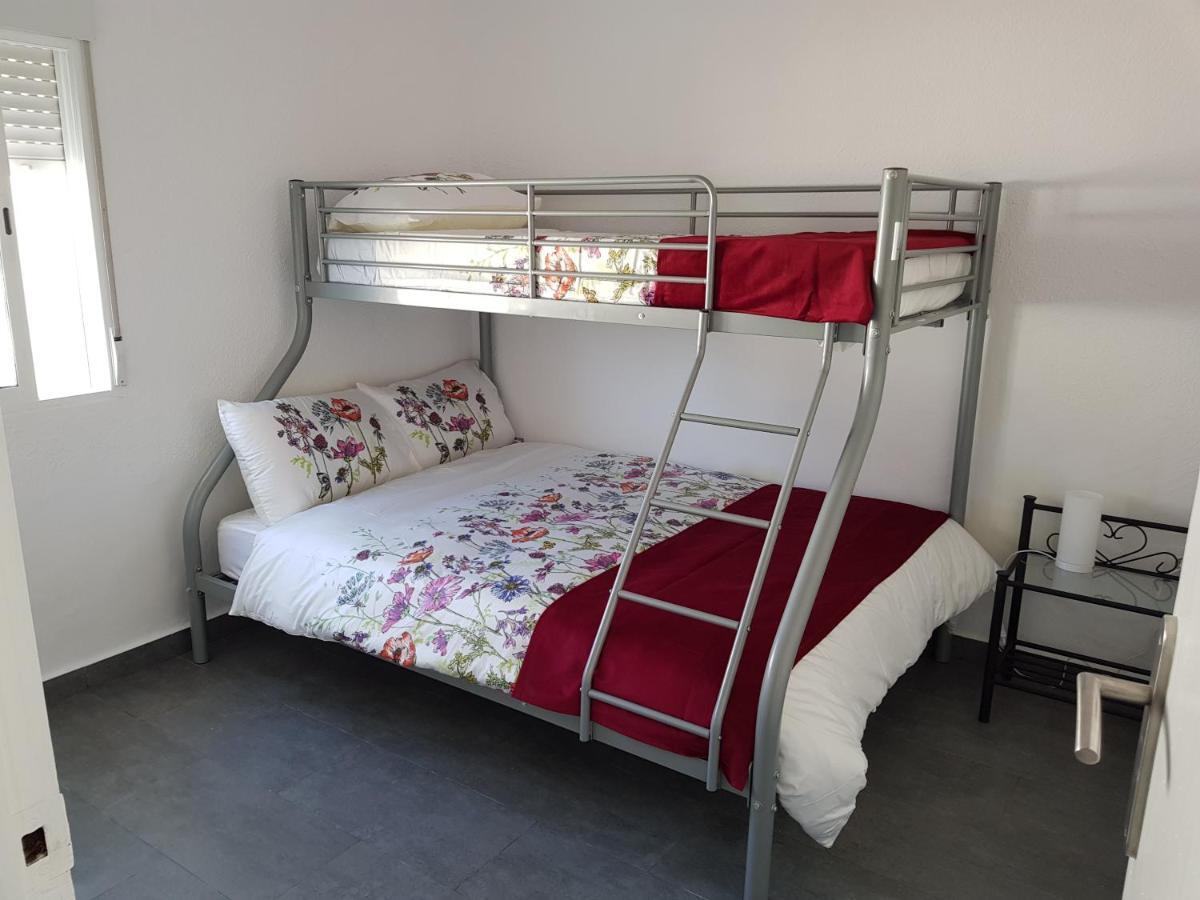 Lovely Bungalow For Four Close To Beach And City In 또레비에하 외부 사진
