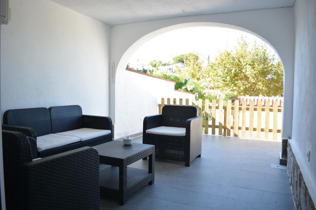 Lovely Bungalow For Four Close To Beach And City In 또레비에하 외부 사진