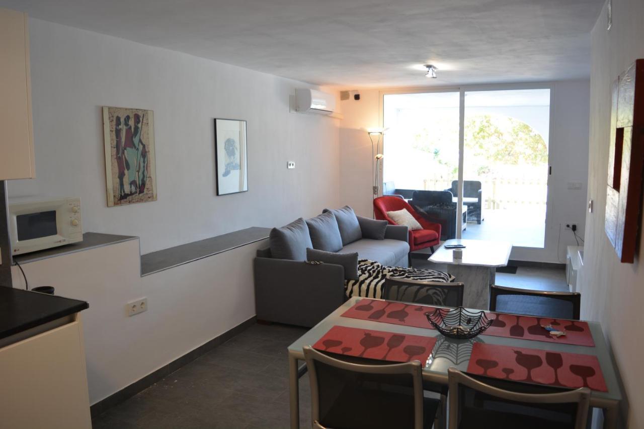 Lovely Bungalow For Four Close To Beach And City In 또레비에하 외부 사진