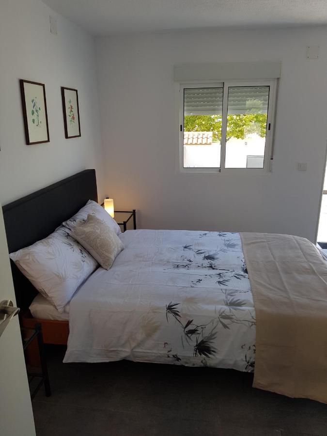 Lovely Bungalow For Four Close To Beach And City In 또레비에하 외부 사진