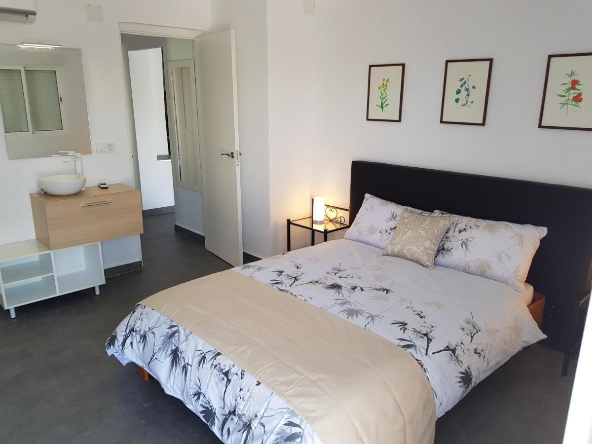 Lovely Bungalow For Four Close To Beach And City In 또레비에하 외부 사진